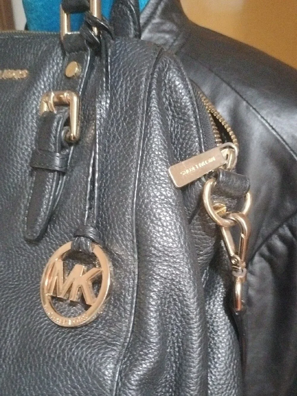 Michael Kors Black Pebbled Leather Dome Satchel with Gold Hardware. Jkt 4 Sale